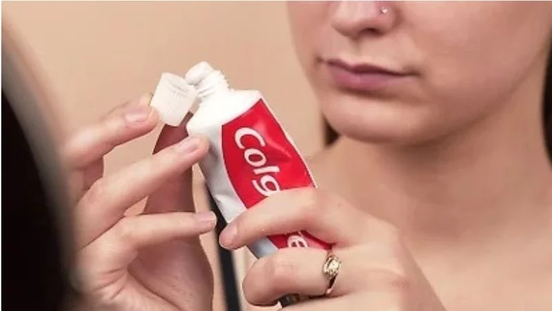 Does toothpaste really remove blackheads